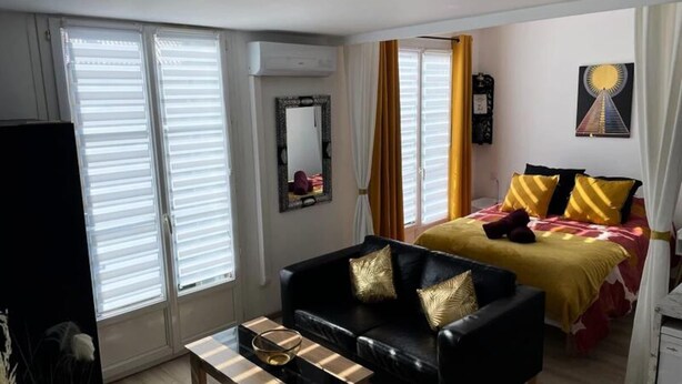 Unclassified image, 1 of 3, button - Apartment in Hyeres Near Sunny Coastline (Hyères)