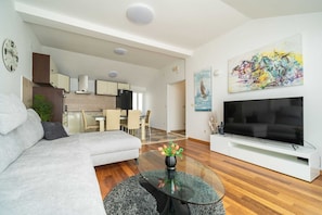 Apartment | Interior - Apartments Isabora - Comfort Three-bedroom Apartment With Balcony and Sea View (Dubrovnik)