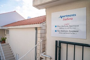 Exterior - Apartments Isabora - Comfort Three-bedroom Apartment With Balcony and Sea View (Dubrovnik)