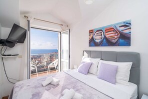 3 chambres, fer et planche à repasser, draps fournis
