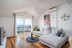 Interior - Apartments Isabora - Comfort Three-bedroom Apartment With Balcony and Sea View (Dubrovnik)