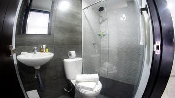 Studio Familial, 1 chambre, climatisation, vue ville | Salle de bain