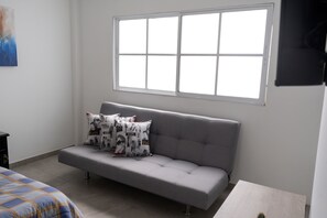 비즈니스룸, 더블침대 1개 및 소파베드, 에어컨, 마당 전망 | 다리미/다리미판, 무료 WiFi