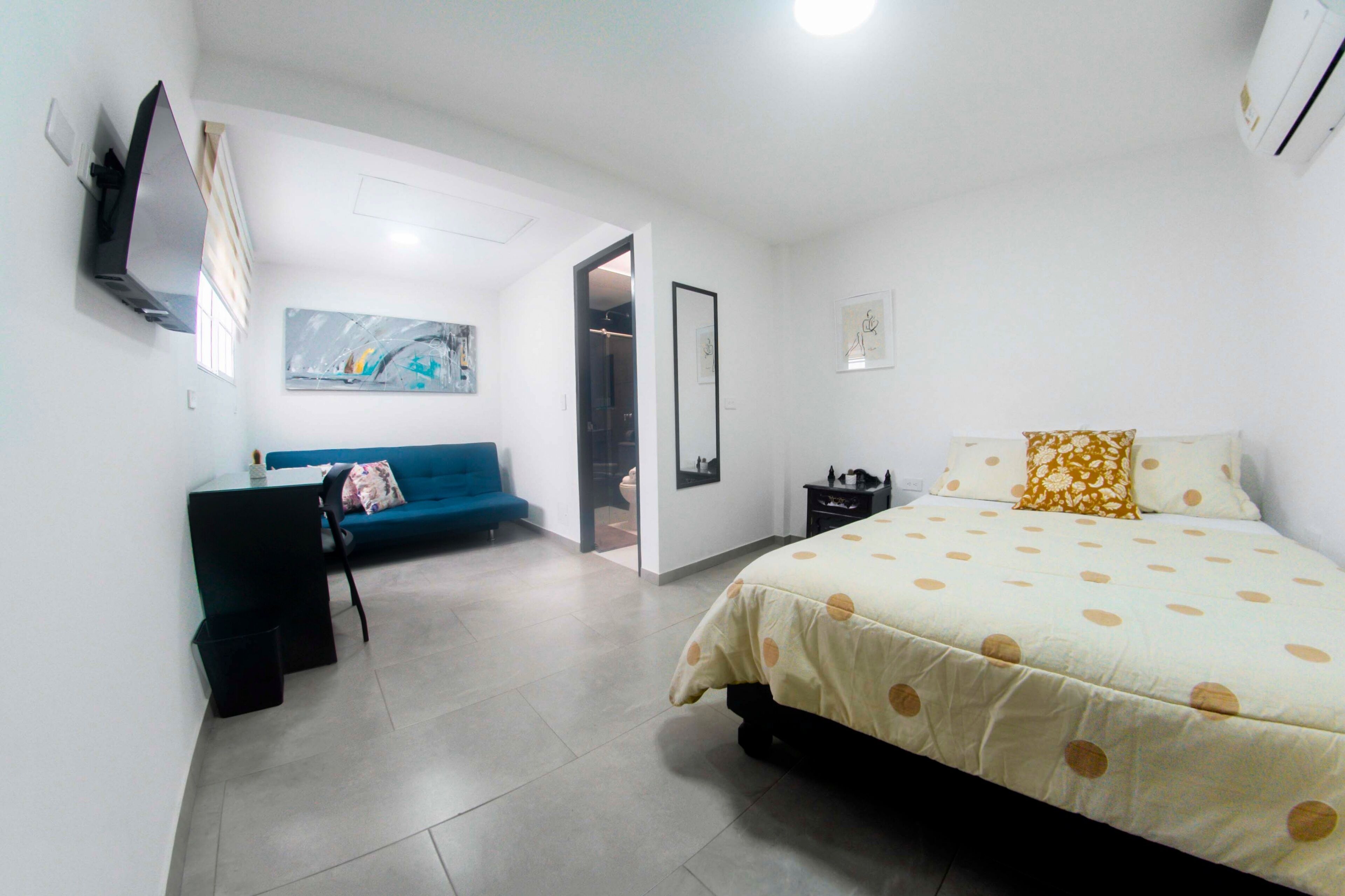 Business-Zimmer, 1 Doppelbett und Schlafsofa, Klimaanlage, Blick auf den Innenhof | Bügeleisen/Bügelbrett, kostenloses WLAN