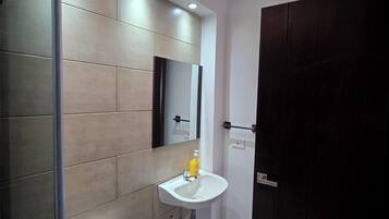 Business Room, 1 Double Bed with Sofa bed, Air conditioning, Courtyard View | Bathroom | Shower, soap, shampoo, toilet paper