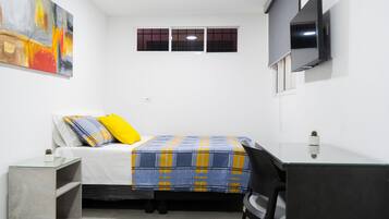 Phòng hạng Business, 1 giường đôi, máy điều hòa | Bàn ủi/dụng cụ ủi quần áo, truy cập Internet không dây miễn phí