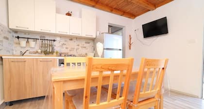Greenside Cottage Lumi-two Bedroom Holiday Home With Terrace and Sea View