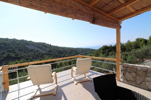 Greenside Cottage Lumi-two Bedroom Holiday Home With Terrace and Sea View