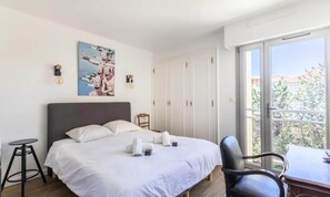 Iron/ironing board - Apartments for 4 People (Bandol)