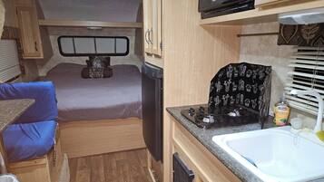 1 bedroom, bed sheets