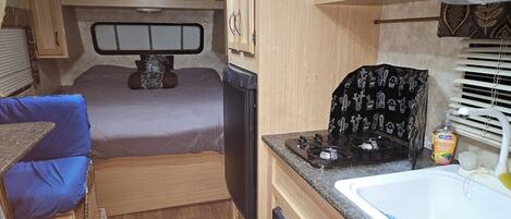 1 bedroom, bed sheets