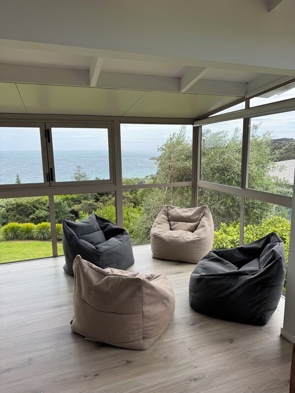 المنشأة من الداخل