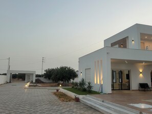 المنشأة من الخارج