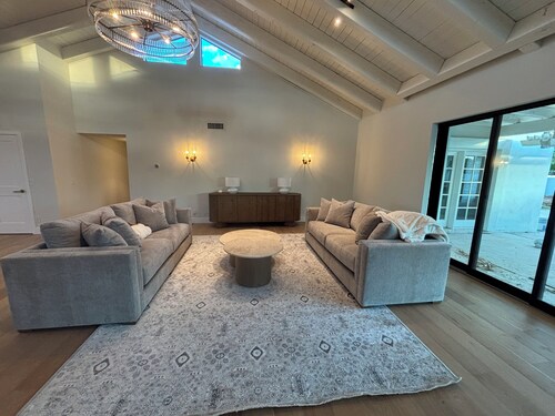 Newly Renovated,  Spacious Cent Scottsdale Sanctuary- dogs ok