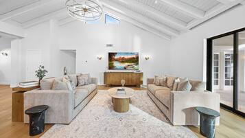 智能电视、壁炉