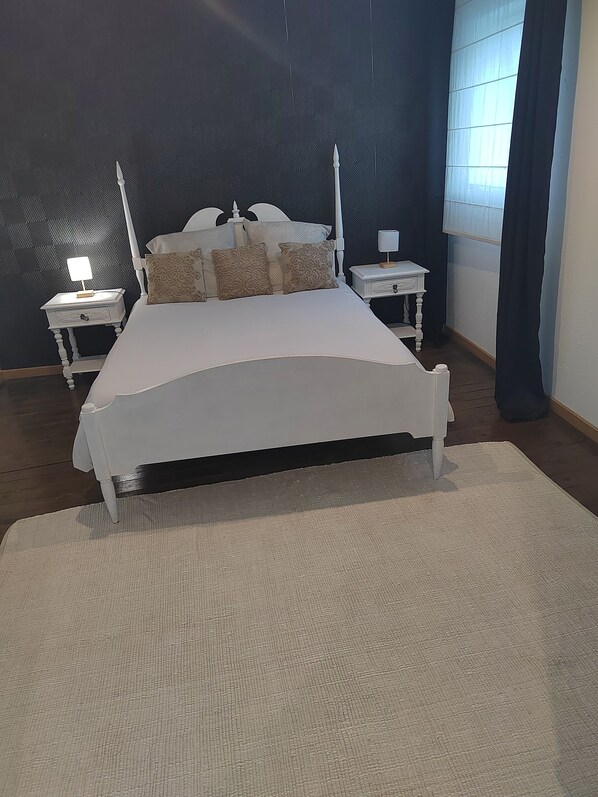 4 chambres, fer et planche à repasser, Wi-Fi, draps fournis