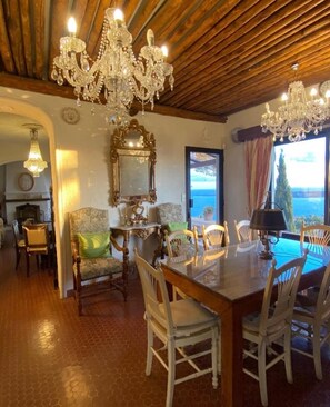 تناول الطعام