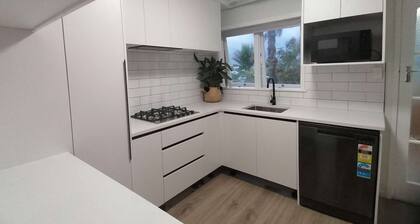 Auckland Takapuna 2B Unit & Netflix