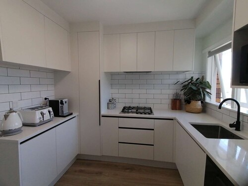 Auckland Takapuna 2B Unit & Netflix