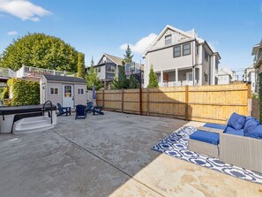 Terrace/patio - Hot Tub 3BR Somerville: Parking, Fire Pit, Near T (Somerville)