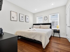 3 chambres, fer et planche à repasser, lit parapluie, Wi-Fi gratuit