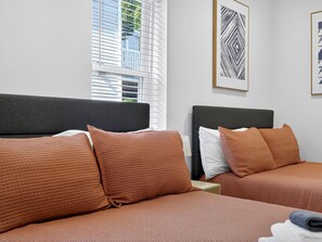 3 عدّة غرف نوم ومكواة/لوح كي وسرير سفر وواي فاي مجانًا