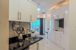 Private kitchen - Modern seaview studio with pool right on the beach (Red Sea Governorate)