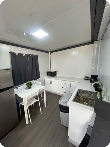 TH2-Enjoy the serenity of the lake in the comfort of this 2 bedroom tiny home.