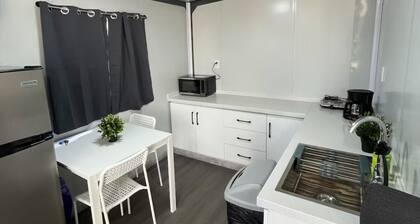 TH2-Enjoy the serenity of the lake in the comfort of this 2 bedroom tiny home.