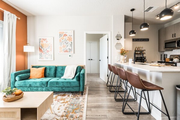 TV - Hot Tub, King Beds, Coffee Bar, Balcony (Boise)