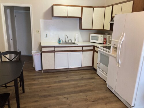 Pike Creek, Wilmington, 1 bed in tranquil park, near Hospital with fire pit