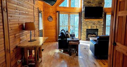 Cozy 3BR Cabin, 5 minutes from Center Hill Marina, Gated Community, Sleeps 10