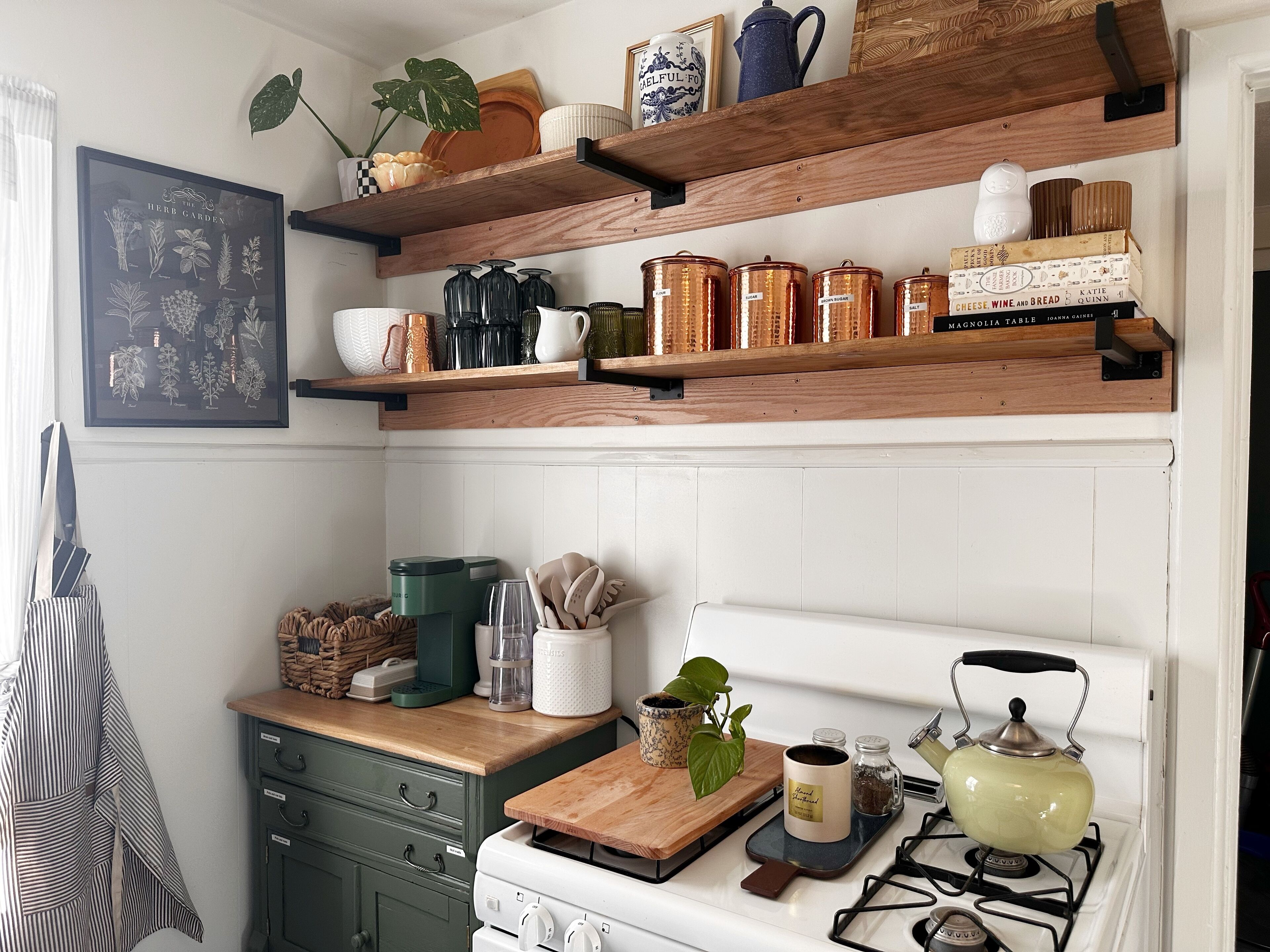 Four à micro-ondes, un four, surface de cuisson