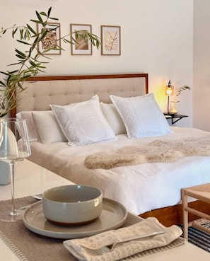 Iron/ironing board, free WiFi, bed sheets