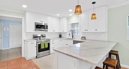 Renovated Coastal Retreat â 7 Minutes From Beach! Beautiful kitchen!