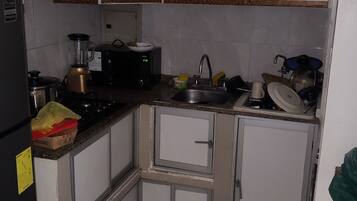 KylskÄp, mikrovÄgsugn, spishÀll och diskmaskin