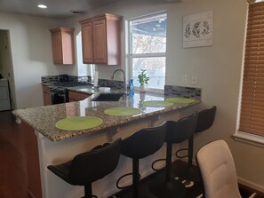 Fridge, microwave, oven, stovetop - Cozy Stay 4 Bedroom / 3 Bathroom, 1 Kitchen, w/Washer & AC / Heating (Denver)