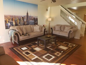 Smart TV - Cozy Stay 4 Bedroom / 3 Bathroom, 1 Kitchen, w/Washer & AC / Heating (Denver)
