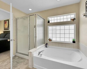 Shower, hair dryer, bidet, towels - Cozy Stay 4 Bedroom / 3 Bathroom, 1 Kitchen, w/Washer & AC / Heating (Denver)