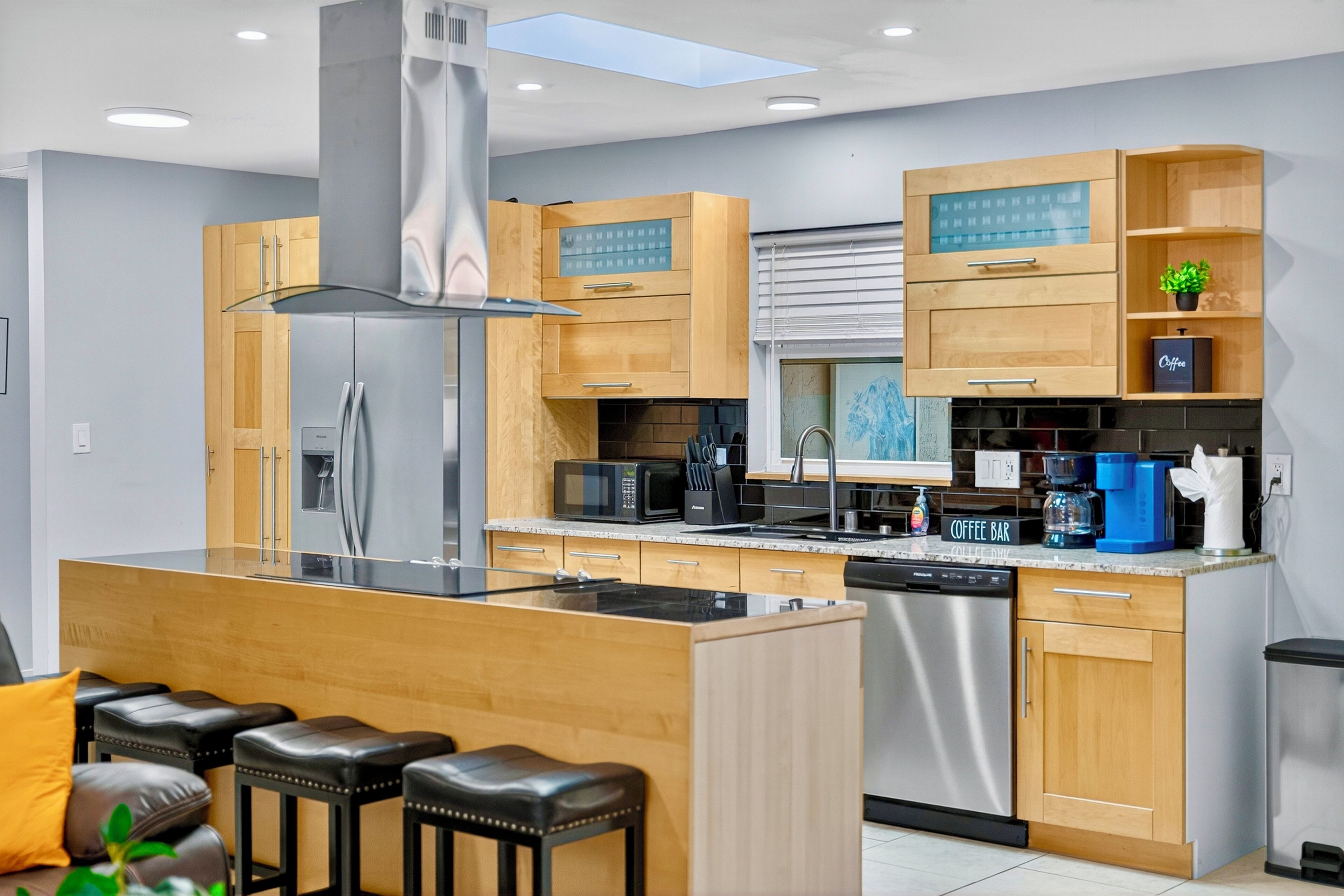 Microones, forn, placa de cuina i rentaplats 