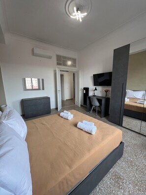 3 chambres, fer et planche à repasser, Wi-Fi, draps fournis