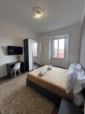 3 chambres, fer et planche à repasser, Wi-Fi, draps fournis