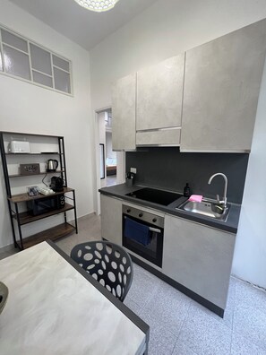 Private kitchen - Galaxy Colosseum Apartment - 450 meters from the Colosseum (Roma)