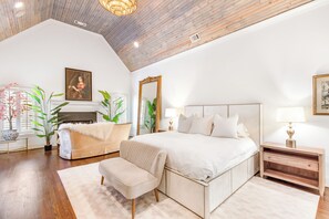 7 habitaciones, tabla de planchar con plancha, wifi y ropa de cama 