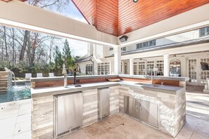 Terrace/patio - Private Luxury Villa in Buckhead with Pool, Grill & Entertainment Space (Atlanta)