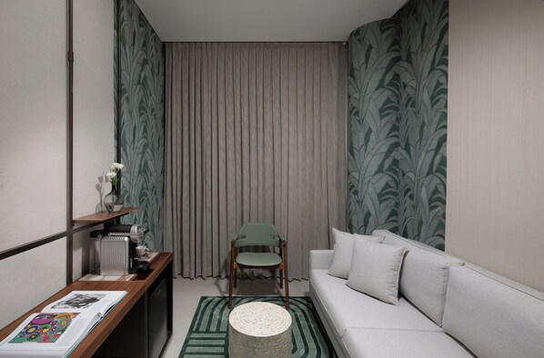 Grand Line | In-room safe, desk, laptop workspace, soundproofing - Metro Hotel Herzliya (Herzliya)