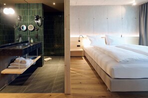 Deluxe Double Room | In-room safe, laptop workspace, blackout drapes, soundproofing - Belsers Hotel (Nuertingen)