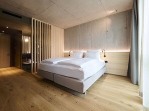 Standard Double Room | In-room safe, laptop workspace, blackout drapes, soundproofing - Belsers Hotel (Nuertingen)
