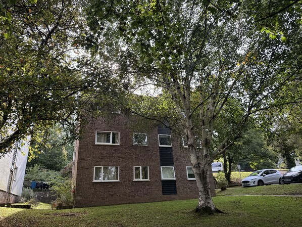 Exterior - Cardiff apartment with easy access to public transport and motorway. (Cardiff)