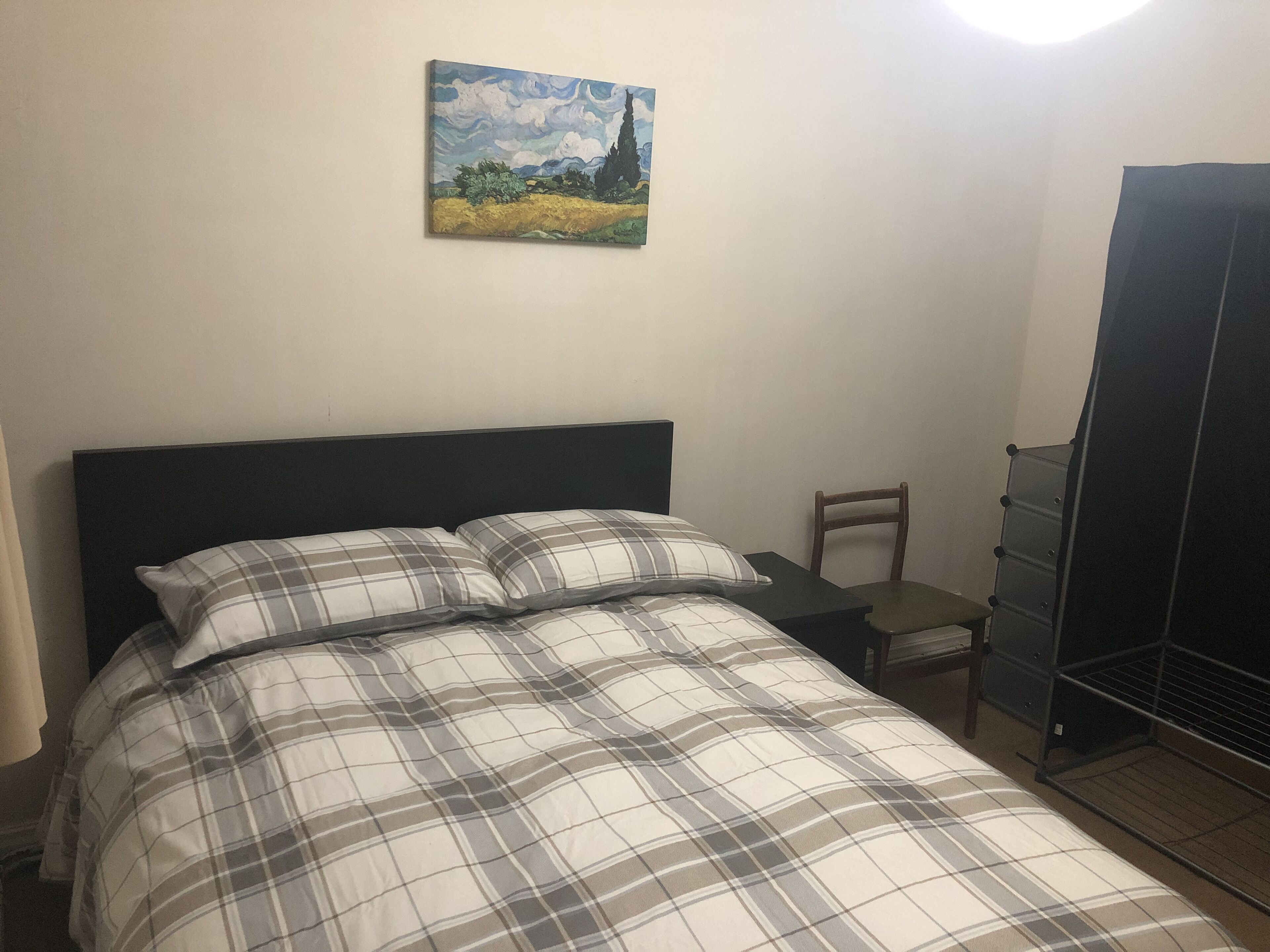 1 dormitorio, tabla de planchar con plancha, wifi y ropa de cama